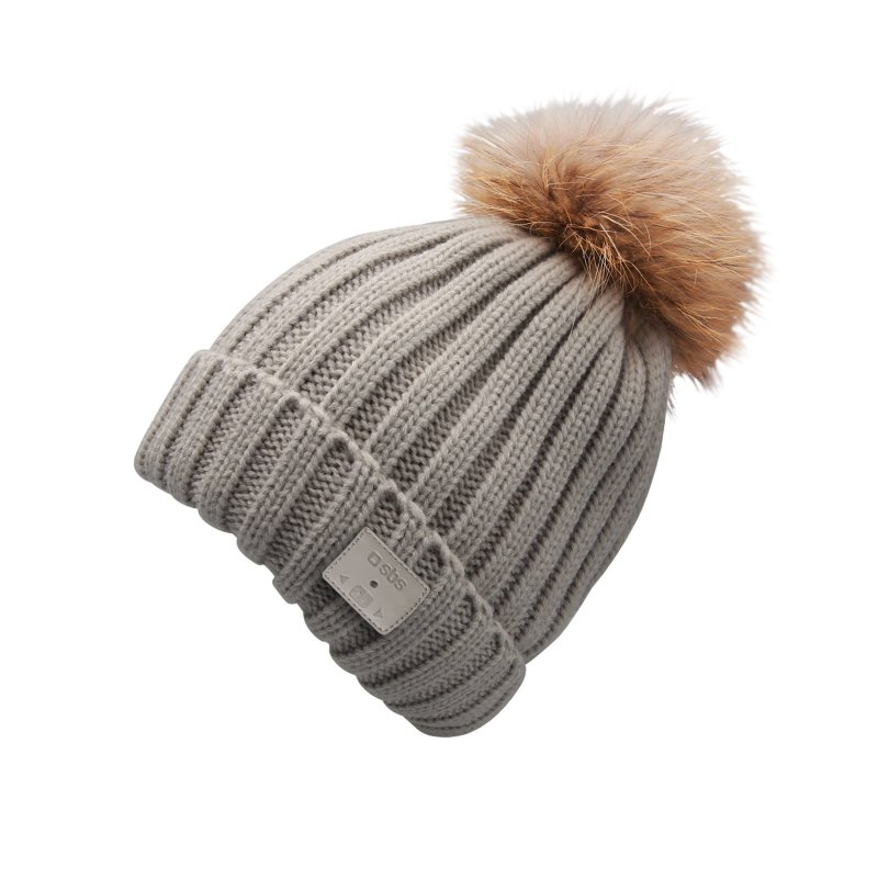 Bobble hat with wireless earphones